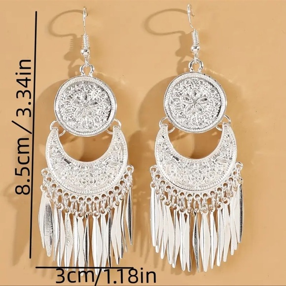 Silver Boho Tassel Drop Earrings New - Picture 4 of 5